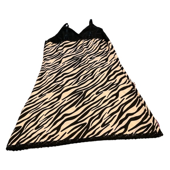 Nightgown - Picture 2 of 5